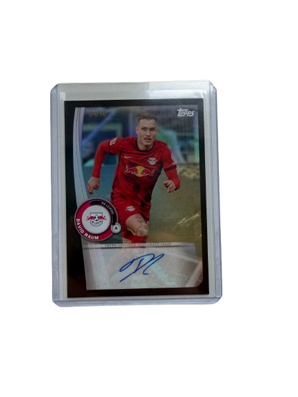 David Raum Auto 04/10 Topps RB Leipzig 2022/23 Fußball